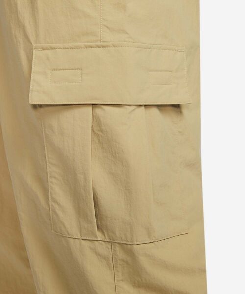 NIKE(ナイキ)の「ナイキ クラブ メンズ ウーブン カーゴ パンツ / Nike Club Men's Woven Cargo Pants HJ1991-297 Parachute Beige(カーゴパンツ・メンズ・ベージュ・XL/2XL/S/M/L)」の5枚目の写真