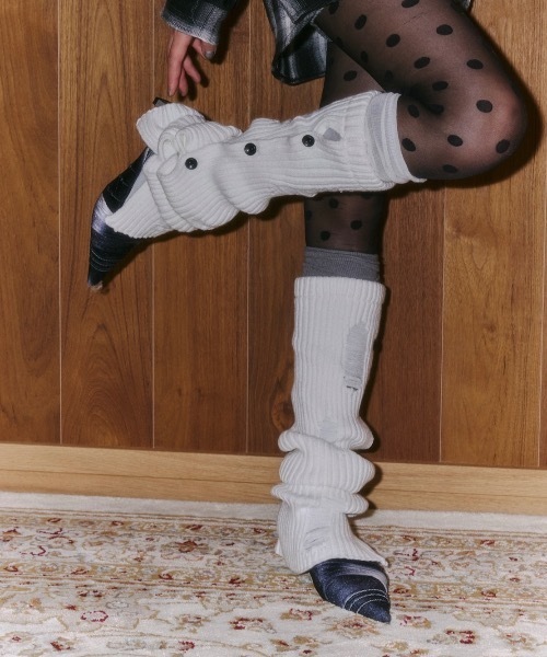 DTYYPE(ドタイプ)の「ダメージルーズソックス/レッグカバー/ウォーマー(レッグウォーマー・レディース・ブラック/グレー/ホワイト・FREE)」の2枚目の写真