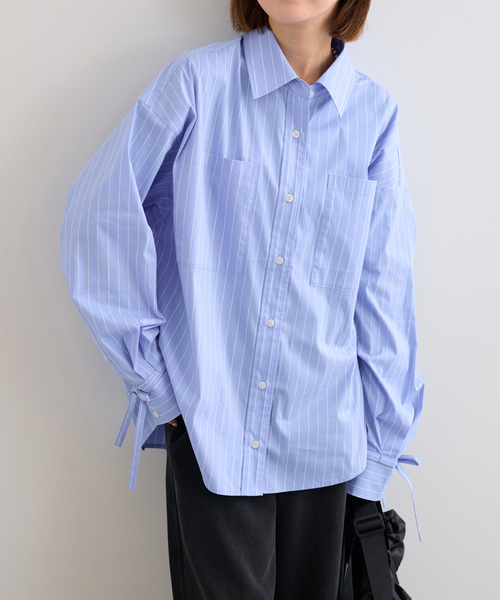 U by SPICK&SPAN(ユーバイスピックアンドスパン)の「リボンスリーブオーバーシャツ(シャツ/ブラウス・レディース・ホワイト/サックスブルー・FREE)」の2枚目の写真