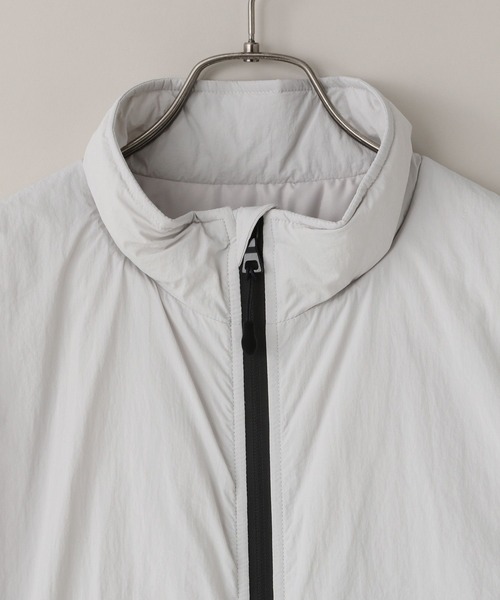 LOWRYS FARM(ローリーズファーム)の「【LFM(U)】エアサーマルスタンドベスト 494556(ダウンジャケット/コート・メンズ・ブラック/ライトグレー・MEDIUM/LARGE)」の4枚目の写真