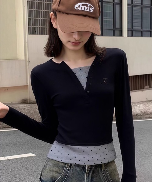 LADY LIKE(レディライク)の「ドットレイヤード風ドッキングカットトップス(Tシャツ/カットソー・レディース・ブラック・M)」の2枚目の写真