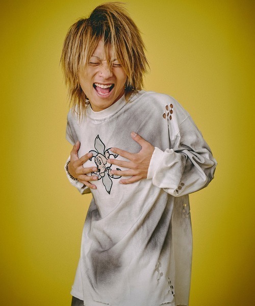 GALFY(ガルフィー)の「A'GEM/9 × .kom 『GALFY/ガルフィー』 ぼろぼろロゴ百合の紋 ロンTee(Tシャツ/カットソー・メンズ・ブラック/ホワイト・L)」の4枚目の写真