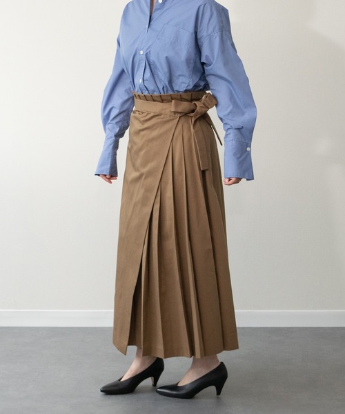 FABIO RUSCONI(ファビオルスコーニ)の「【FABIO RUSCONI】コーンヒールポインテッドトウパンプス(F51123)(パンプス・レディース・アイボリー/ブラック・37/36/38/35)」の4枚目の写真