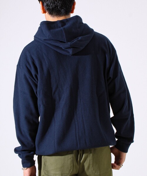 GLOSTER（グロスター）の「【レイヤードに最適】起毛ワッフル 裾ドロストジップパーカー（パーカー・メンズ・ネイビー/チャコールグレー/ヘザーグレー・M/L/XL）」の8枚目の写真