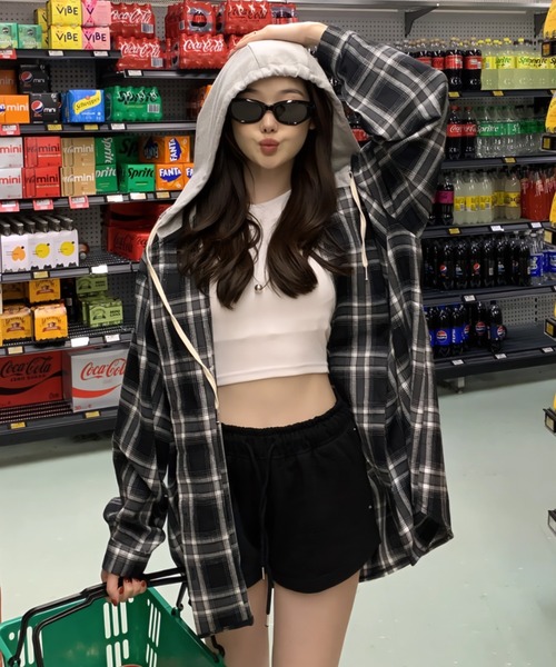 yuue' ( wear )(ユーイ)の「オーバーサイズフーディーチェックシャツ/フード付きシャツ(シャツ/ブラウス・レディース・ブラック/ネイビー・FREE)」の2枚目の写真