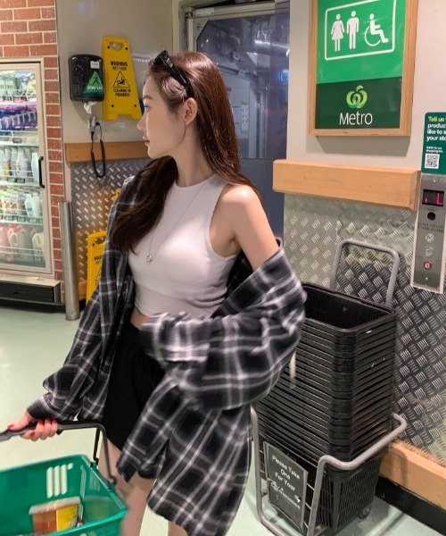 yuue' ( wear )(ユーイ)の「オーバーサイズフーディーチェックシャツ/フード付きシャツ(シャツ/ブラウス・レディース・ブラック/ネイビー・FREE)」の3枚目の写真