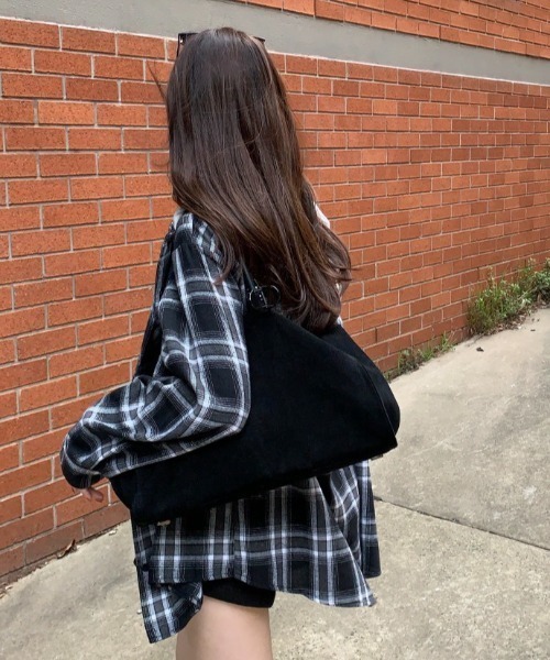 yuue' ( wear )(ユーイ)の「オーバーサイズフーディーチェックシャツ/フード付きシャツ(シャツ/ブラウス・レディース・ブラック/ネイビー・FREE)」の8枚目の写真