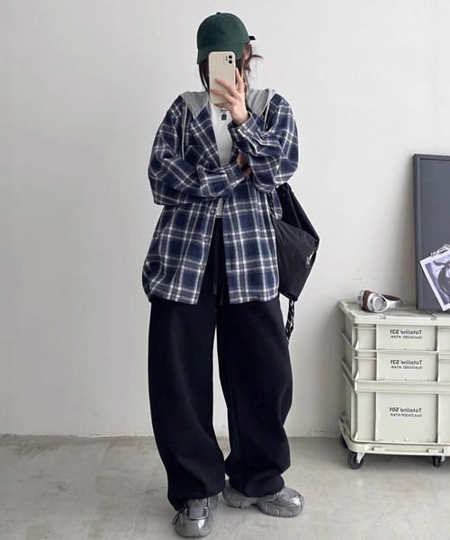 yuue' ( wear )(ユーイ)の「オーバーサイズフーディーチェックシャツ/フード付きシャツ(シャツ/ブラウス・レディース・ブラック/ネイビー・FREE)」の13枚目の写真