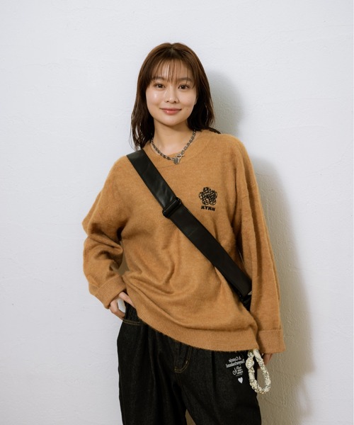 kaoyorinakami（カオヨリナカミ）の「KYRN flower knit / KYRNフラワーニット（ニット/セーター・メンズ・ベージュ/ブラック・X-LARGE/LARGE/MEDIUM/SMALL）」の5枚目の写真