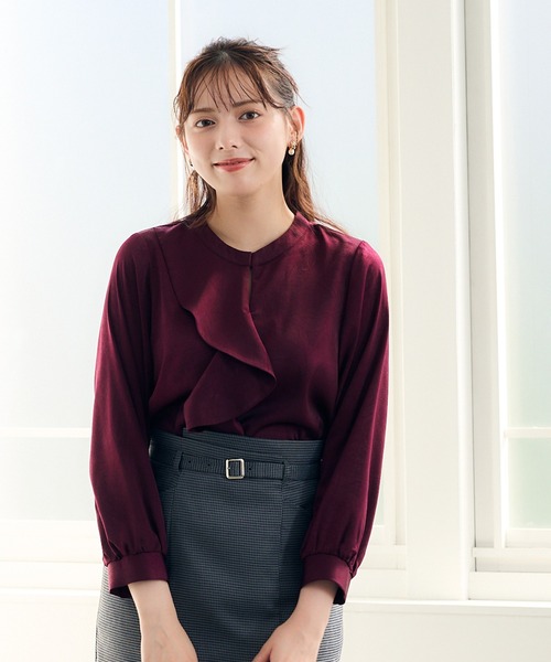 12Twelve Agenda(トゥエルブ アジェンダ)の「アシメフリルデザインサテンブラウス(シャツ/ブラウス・レディース・アイボリー/ブルー/ブラウン・M)」の4枚目の写真