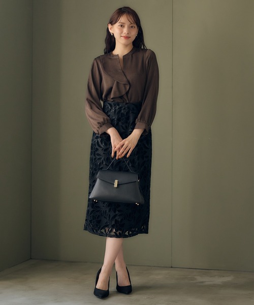 12Twelve Agenda(トゥエルブ アジェンダ)の「アシメフリルデザインサテンブラウス(シャツ/ブラウス・レディース・アイボリー/ブルー/ブラウン・M)」の14枚目の写真