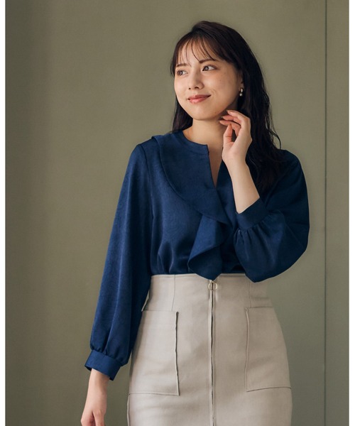 12Twelve Agenda(トゥエルブ アジェンダ)の「アシメフリルデザインサテンブラウス(シャツ/ブラウス・レディース・アイボリー/ブルー/ブラウン・M)」の21枚目の写真