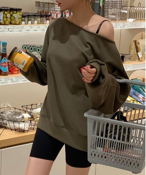 FREE STYLISTS（フリー スタイリスト）の「YUGA_YGMC Off-the-shoulder tops（スウェット・レディース・ホワイト/カーキ/ブラック・FREE）」の15枚目の写真