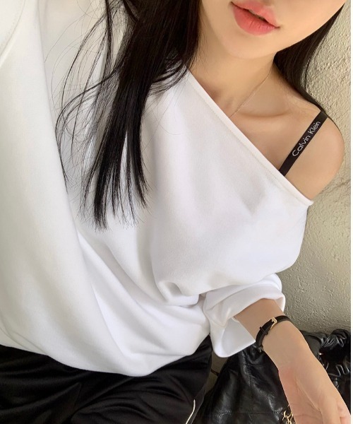 FREE STYLISTS（フリー スタイリスト）の「YUGA_YGMC Off-the-shoulder tops（スウェット・レディース・ホワイト/カーキ/ブラック・FREE）」の4枚目の写真