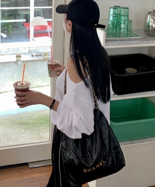 FREE STYLISTS（フリー スタイリスト）の「YUGA_YGMC Off-the-shoulder tops（スウェット・レディース・ホワイト/カーキ/ブラック・FREE）」の11枚目の写真