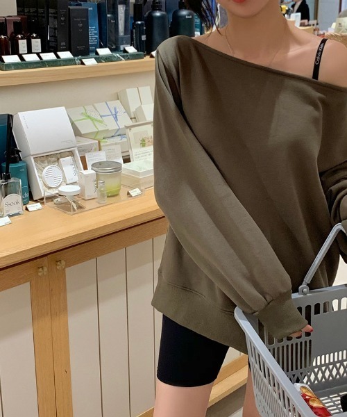 FREE STYLISTS（フリー スタイリスト）の「YUGA_YGMC Off-the-shoulder tops（スウェット・レディース・ホワイト/カーキ/ブラック・FREE）」の16枚目の写真