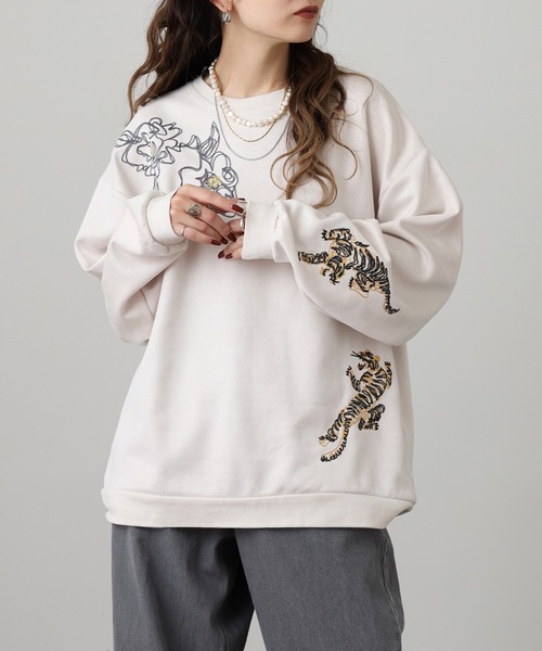 ATELANE(アテレーン)の「ATELANE アソートデザイン刺繍クルーネック/フェイクスウェード/フラワー/トラ/フレンチブルドッグ(スウェット・メンズ・アイボリー系2/アイボリー系1/ブラック系1/ブラック系2・L/M)」の21枚目の写真