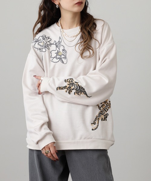 ATELANE アソートデザイン刺繍クルーネック/フェイクスウェード