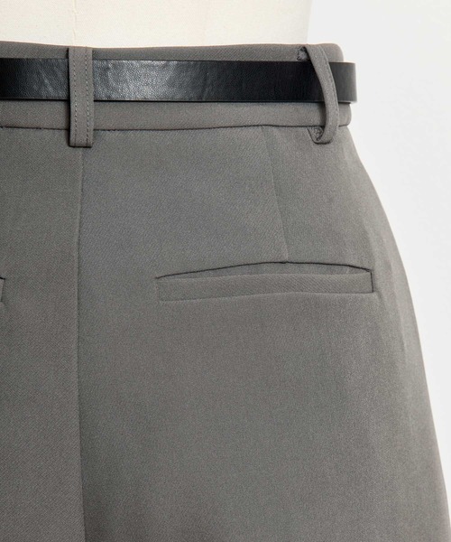 NOELA(ノエラ)の「デザインベルト付きストレートパンツ(スラックス・レディース・ベージュ/チャコールグレー・S/M)」の10枚目の写真