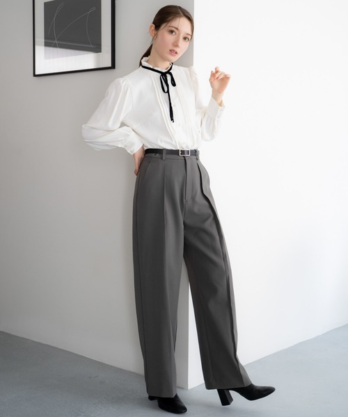 NOELA(ノエラ)の「デザインベルト付きストレートパンツ(スラックス・レディース・ベージュ/チャコールグレー・S/M)」の21枚目の写真