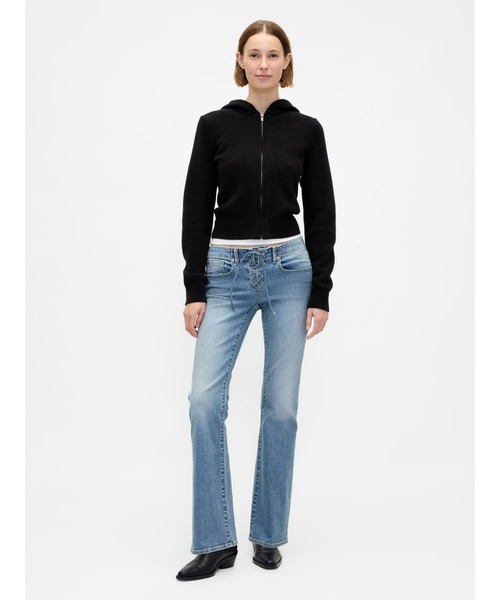 GAP(ギャップ)の「ローライズ レースアップ ロング&リーンデニム-(デニムパンツ・レディース・ライトインディゴブルー・23/24/25/26/27/28/29/30)」の2枚目の写真
