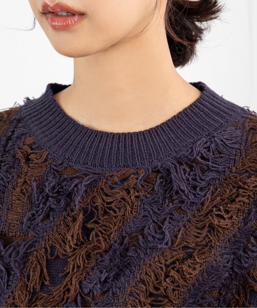 MILLION CARATS（ミリオンカラッツ）の「【立体感フリンジで存在感UP】こなれ感たっぷりのMIXフリンジニットゆるっとしたシルエットで体型カバーしながら、大人カジュアルな印象に。表情豊かなフリンジデザインは一枚で主役になり、デートや休日コーデにも映えること間違いなし（ニット/セーター・レディース・ネイビー/マルチ/ブラック・FREE）」の21枚目の写真