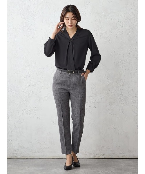 Perfect Suit FActory(パーフェクトスーツファクトリー)の「ジョーゼット ボウタイ×バー付きウォッシャブルブラウス オフホワイト/ブラック/グレー/ピンク(Tシャツ/カットソー・レディース・チャコールグレー/オフホワイト/ブラック/ライトピンク・S/M/L)」の8枚目の写真