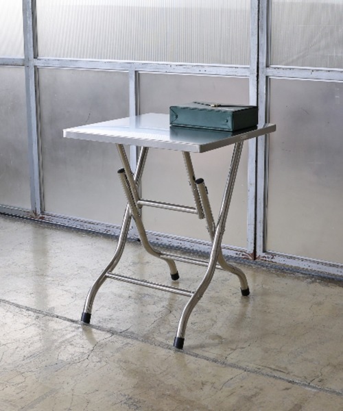 DULTON(ダルトン)の「STAINLESS FOLDING TABLE 600×600/ステンレス 折りたたみ テーブル(家具・メンズ・シルバー・FREE)」の16枚目の写真