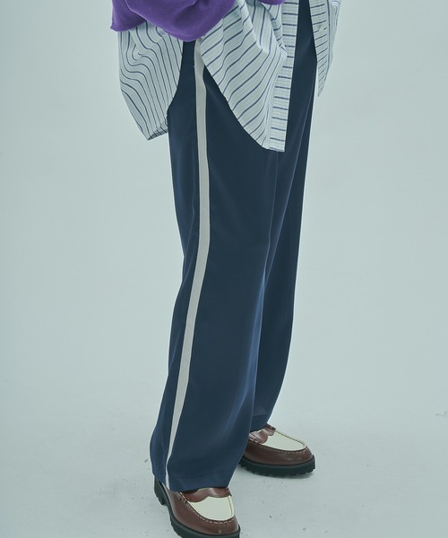 ROSE BUD(ローズバッド)の「SATIN TUCK PANTS(その他パンツ・レディース・ネイビー/ブラウン・S/M)」の1枚目の写真