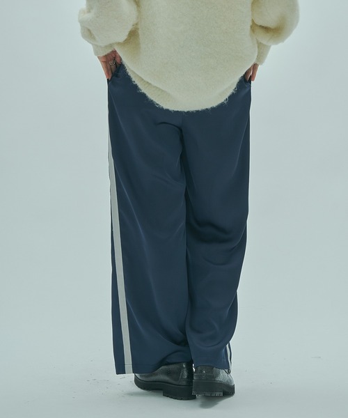 ROSE BUD(ローズバッド)の「SATIN TUCK PANTS(その他パンツ・レディース・ネイビー/ブラウン・S/M)」の11枚目の写真
