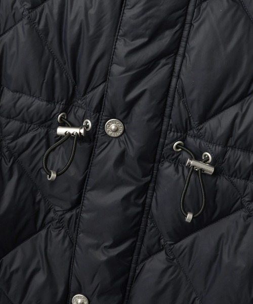 VICKY（ビッキー）の「TAION　ダウンケープコート≪手洗い可能≫（ダウンジャケット/コート・レディース・ブラック/ネイビー・M）」の10枚目の写真