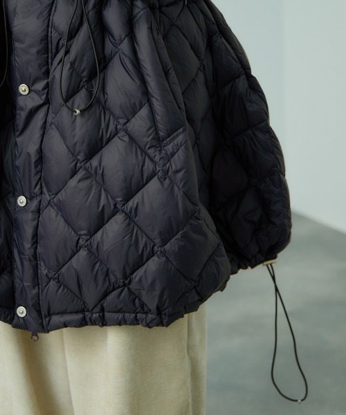 VICKY（ビッキー）の「TAION　ダウンケープコート≪手洗い可能≫（ダウンジャケット/コート・レディース・ブラック/ネイビー・M）」の15枚目の写真