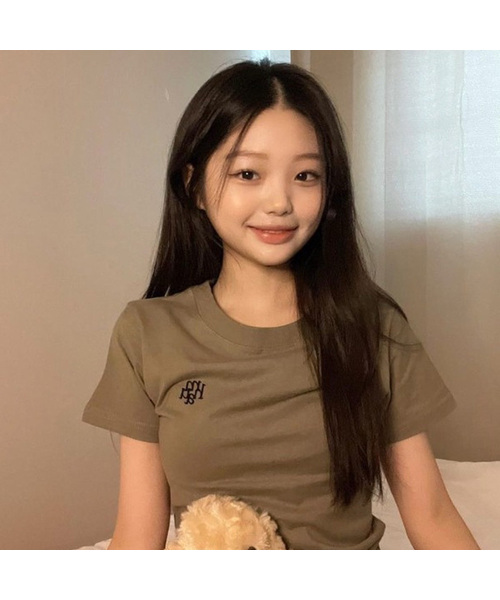 muahmuah（ムーアムーア）の「スティッチロゴベーシックTシャツ[3色]（Tシャツ/カットソー・レディース・ブラック/カーキ/ブルー/ネイビー/ホワイト/ピンク・FREE）」の3枚目の写真