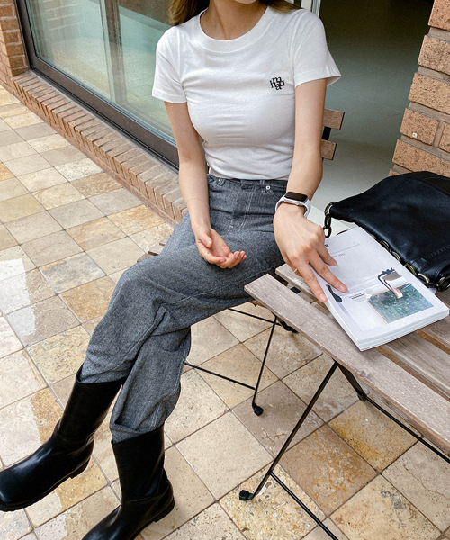 muahmuah（ムーアムーア）の「スティッチロゴベーシックTシャツ[3色]（Tシャツ/カットソー・レディース・ブラック/カーキ/ブルー/ネイビー/ホワイト/ピンク・FREE）」の8枚目の写真