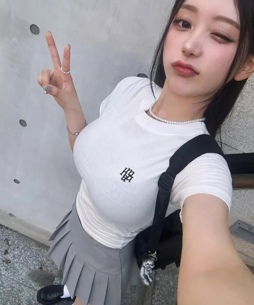 muahmuah（ムーアムーア）の「スティッチロゴベーシックTシャツ[3色]（Tシャツ/カットソー・レディース・ブラック/カーキ/ブルー/ネイビー/ホワイト/ピンク・FREE）」の19枚目の写真