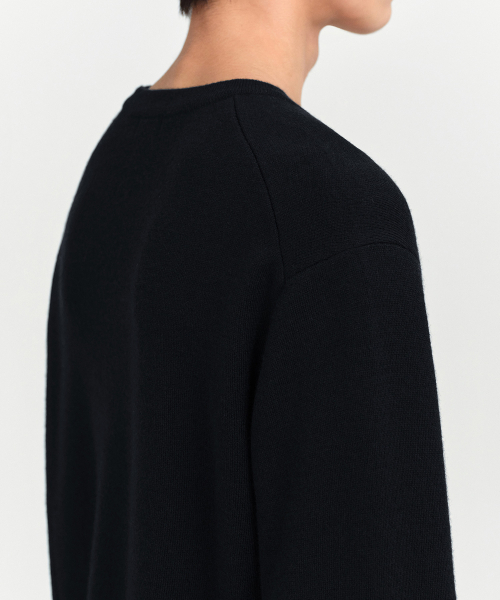 MUSINSA STANDARD（ムシンサスタンダード）の「ミニマルクルーネックニット[ブラック]（ニット/セーター・メンズ・その他・XX-LARGE/SMALL/MEDIUM/LARGE/X-LARGE）」の5枚目の写真