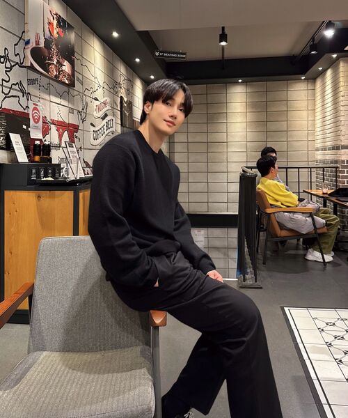 MUSINSA STANDARD（ムシンサスタンダード）の「ミニマルクルーネックニット[ブラック]（ニット/セーター・メンズ・その他・XX-LARGE/SMALL/MEDIUM/LARGE/X-LARGE）」の17枚目の写真
