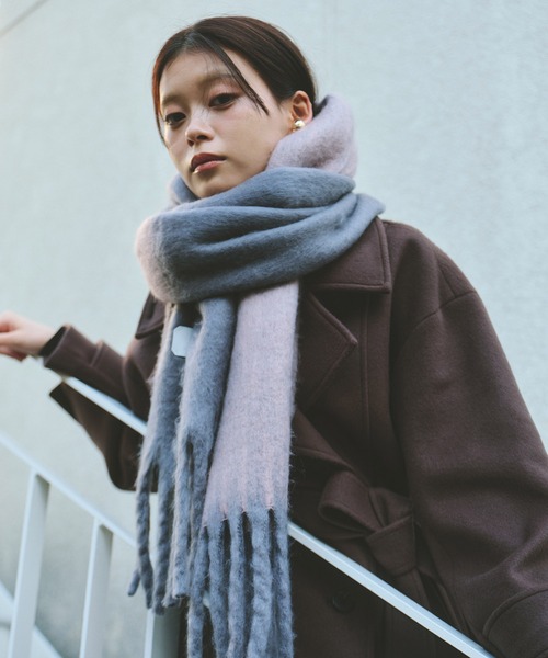 UNITED TOKYO(ユナイテッドトウキョウ)の「【残りわずか!】マフラー|オフィスカジュアル/通勤/冬服(マフラー・レディース・ダークグレー/アイボリー/グレー・FREE)」の2枚目の写真