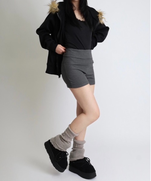Vini（ヴィニ）の「ハイウエスト ロールアップ ショートパンツ（その他パンツ・レディース・グレー/ブラック/ホワイト・MEDIUM）」の9枚目の写真