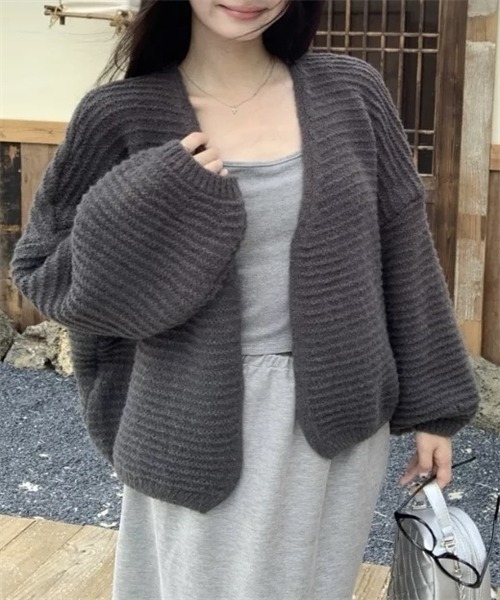 FREE STYLISTS(フリー スタイリスト)の「ボタンなしニットカーディガン(カーディガン/ボレロ・レディース・ピンク/イエロー/グリーン/チャコールグレー/ライトグレー/ダークブラウン/ベージュ/モカ/ダークブルー・FREE)」の1枚目の写真