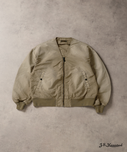 JOURNAL STANDARD J.S HOMESTEAD（ジャーナルスタンダードホームステッド）の「J.S.Homestead / ノー カラー MA-1（MA-1・メンズ・ベージュ/ブラック系その他・LARGE/MEDIUM）」の2枚目の写真