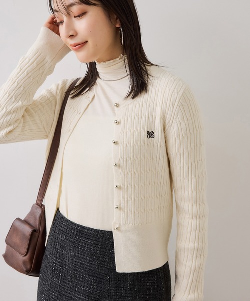 VIS（ビス）の「ケーブルコンパクトカーディガン（カーディガン/ボレロ・レディース・ダークブラウン/ネイビー/キナリ/ピンク・FREE）」の2枚目の写真
