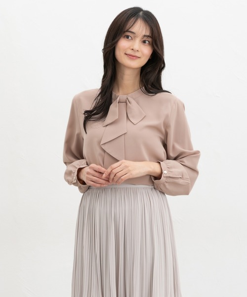 Honeys(ハニーズ)の「フリルリボンブラウス(シャツ/ブラウス・レディース・ホワイト/ブラック系その他/ホワイト系その他/ピンクベージュ・L/3L/M/LL/S)」の4枚目の写真