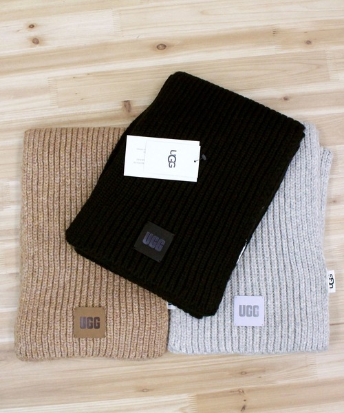 UGG(アグ)の「チャンキーリブスカーフ ニット マフラー W CHUNKY RIB SCARF(マフラー・レディース・キャメル/ライトグレー/ブラック・O/S)」の4枚目の写真