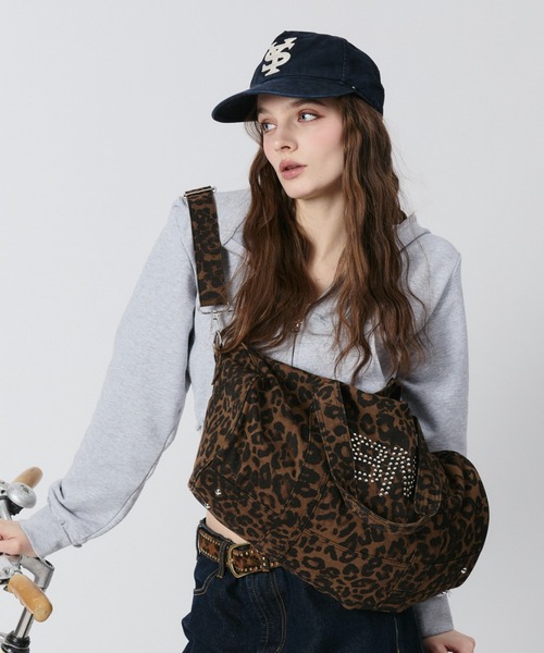 BENUA(ベヌア)の「Studded duffel bag/スタッズダッフルバッグ(トートバッグ・レディース・その他/カーキ・FREE)」の6枚目の写真