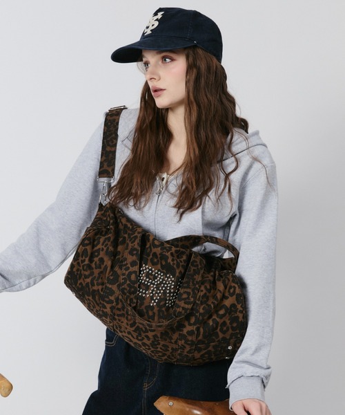 BENUA(ベヌア)の「Studded duffel bag/スタッズダッフルバッグ(トートバッグ・レディース・その他/カーキ・FREE)」の8枚目の写真