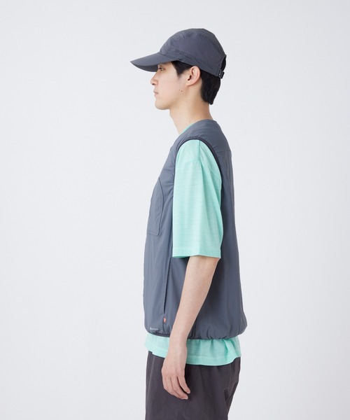 Snow Peak(スノーピーク)の「Snow Peak / Flexible Insulated Vest フレキシブル 断熱 ベスト(ベスト・メンズ・ブラック/チャコール/グレイッシュベージュ/ホワイト・XL/L/M/S/1)」の9枚目の写真