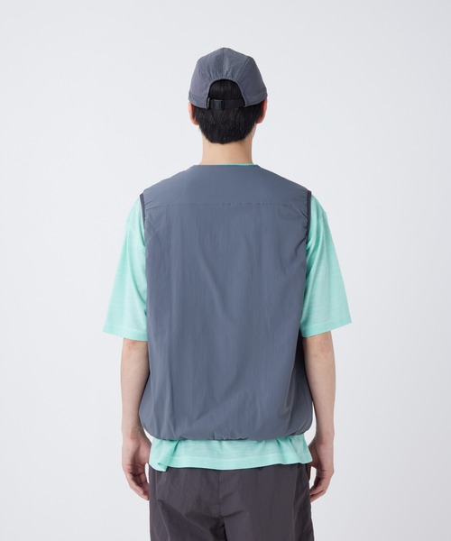 Snow Peak(スノーピーク)の「Snow Peak / Flexible Insulated Vest フレキシブル 断熱 ベスト(ベスト・メンズ・ブラック/チャコール/グレイッシュベージュ/ホワイト・XL/L/M/S/1)」の10枚目の写真
