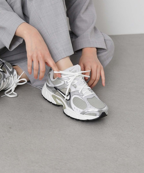 Gready Brilliant（グレディブリリアン）の「ＮＩＫＥ　Ｖ５ＲＮＲ（スニーカー・レディース・シルバー/ブラック・23/23.5/24/24.5）」の2枚目の写真