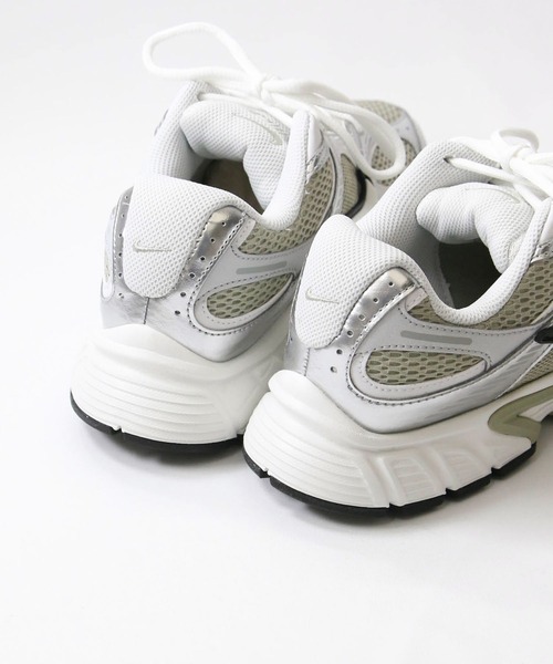 Gready Brilliant（グレディブリリアン）の「ＮＩＫＥ　Ｖ５ＲＮＲ（スニーカー・レディース・シルバー/ブラック・23/23.5/24/24.5）」の9枚目の写真